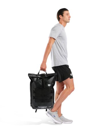 Arena mochila rolltop con bolsillo frontal elástico
