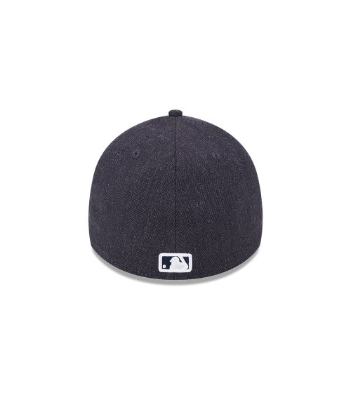 New Era cap with adjustable curved visor