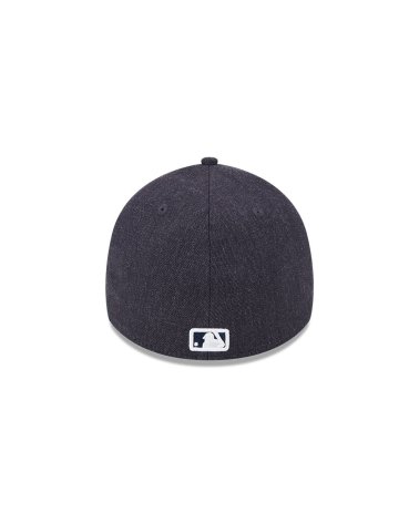 New Era cap with adjustable curved visor