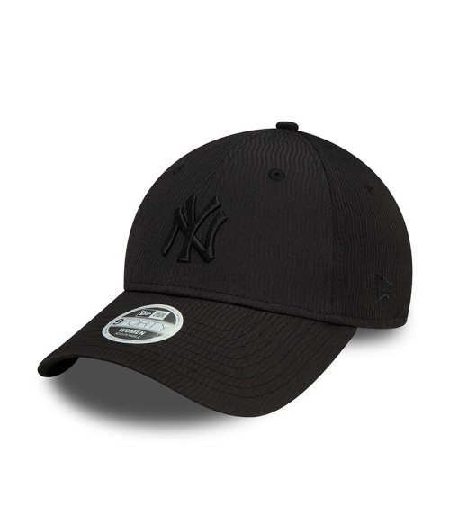 New Era 9FORTY cap with curved visor
