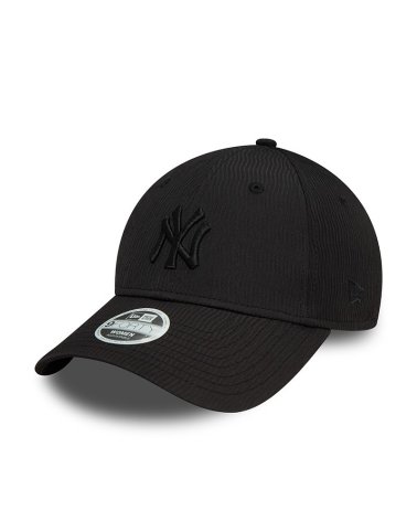 New Era 9FORTY cap with curved visor