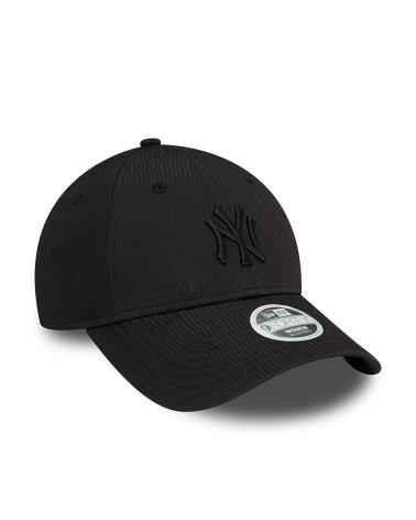 New Era 9FORTY cap with curved visor