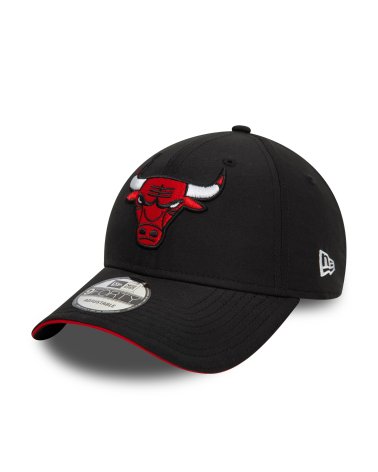 New Era 9FORTY cap with pre-curved visor