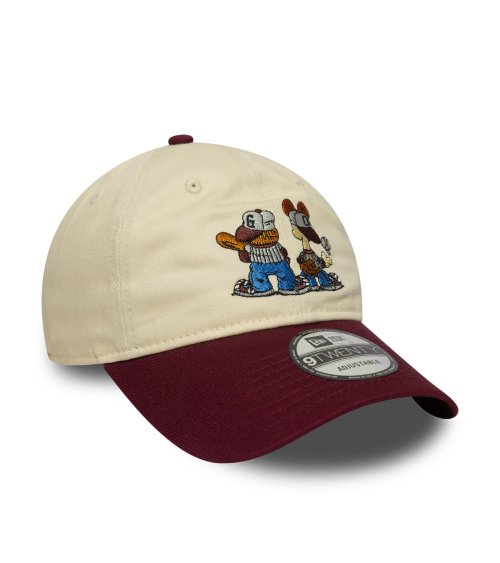 New Era cap with visor and adjustable embroidery