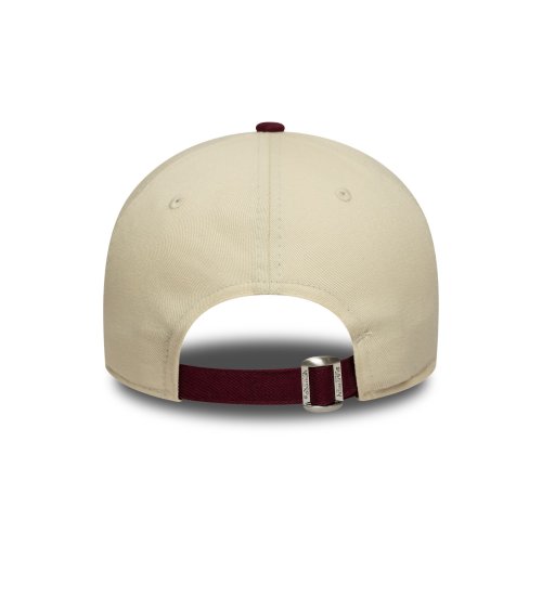 New Era cap with visor and adjustable embroidery