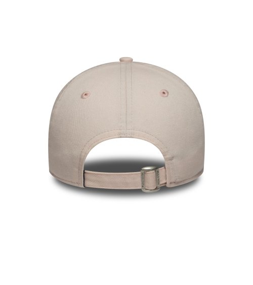 New Era cap with visor and adjustable closure