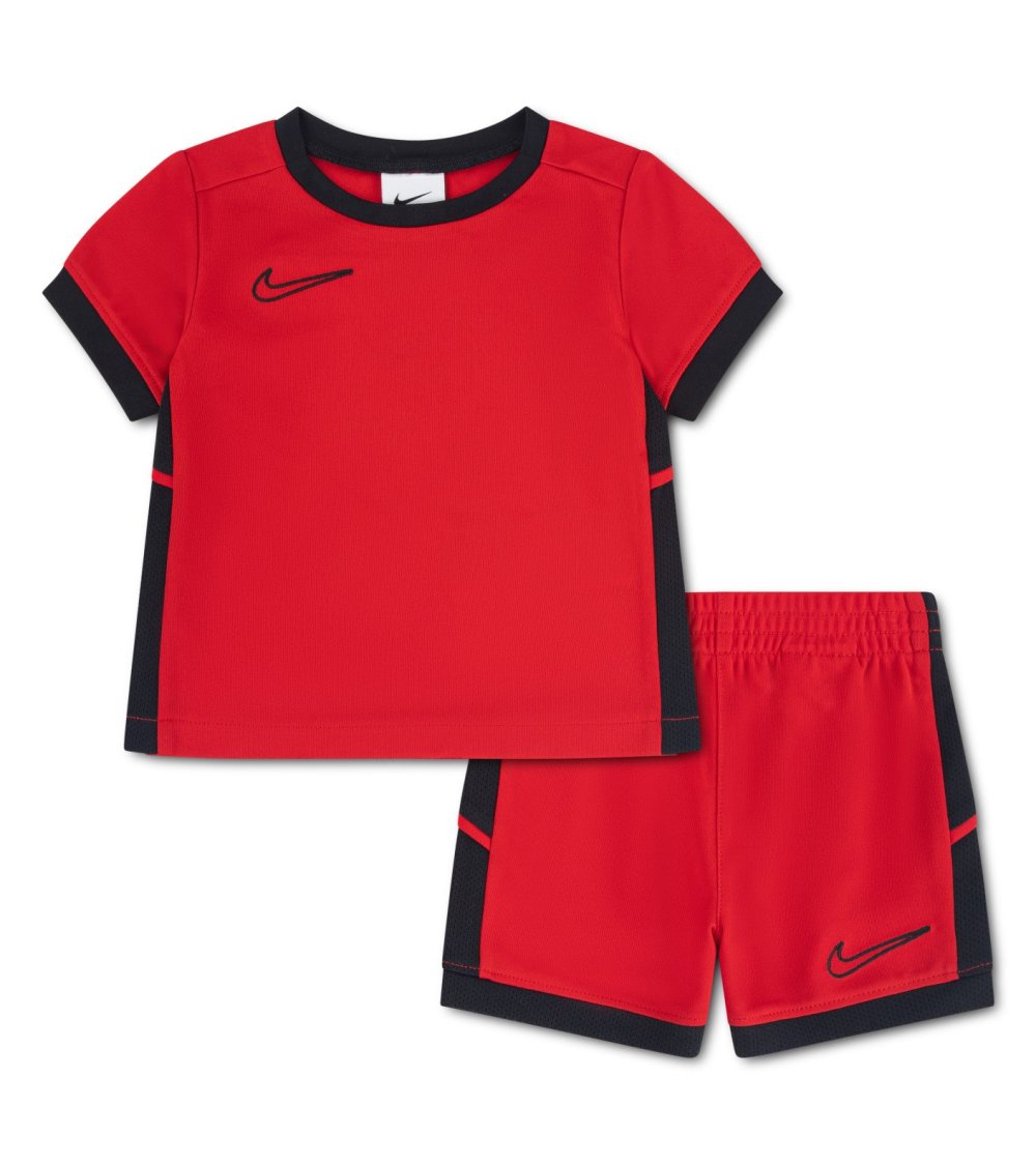 Nike survêtement t-shirt et shorts