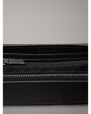 Calvin Klein cartera con cremallera