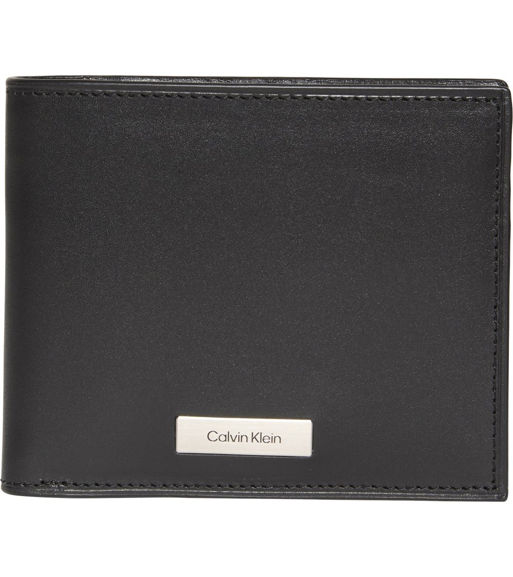 Calvin Klein billetera plegable con logo de metal