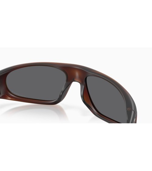 Oakley wraparound sports sunglasses