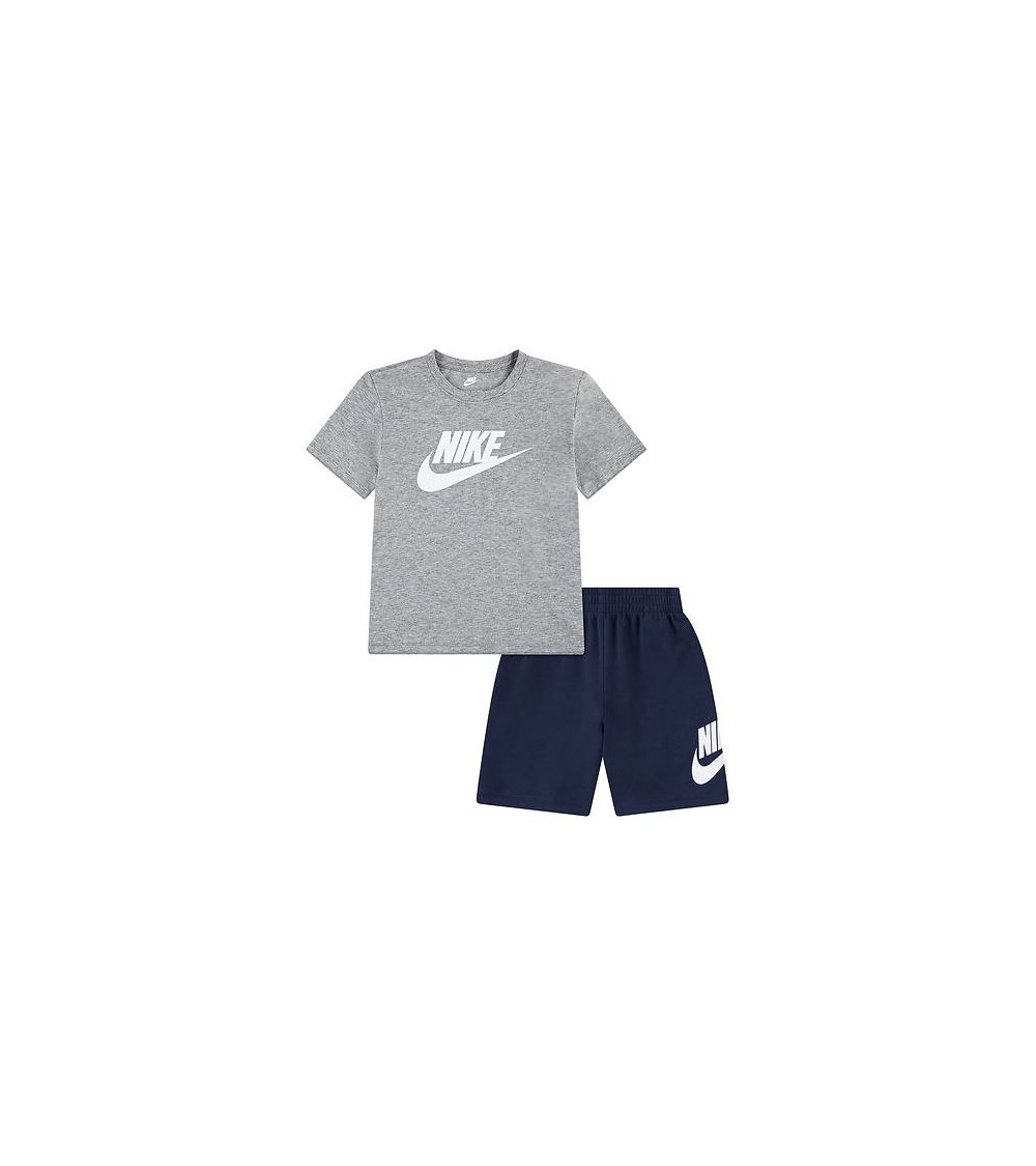 Nike chándal camiseta y pantalones cortos