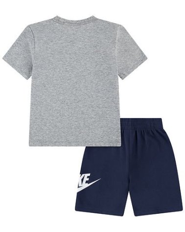 Nike chándal camiseta y pantalones cortos
