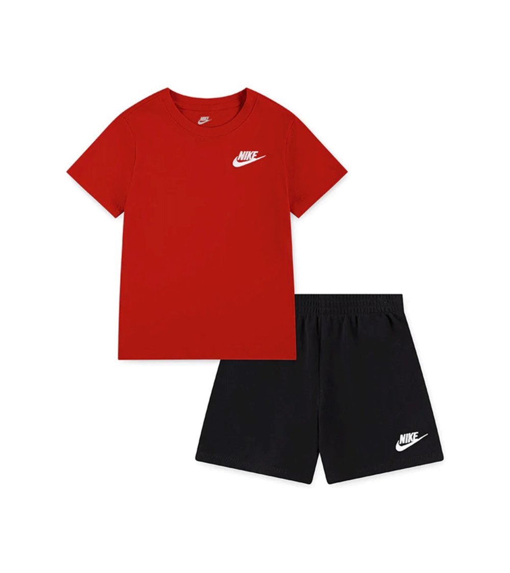 Nike Set mit T-Shirt und Shorts