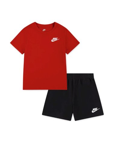 Conjunto Nike de camiseta y pantalones cortos