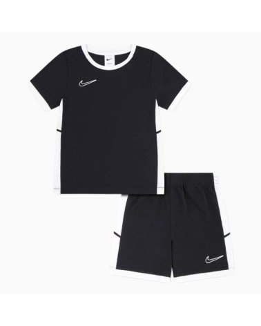 Nike chándal camiseta y pantalones cortos