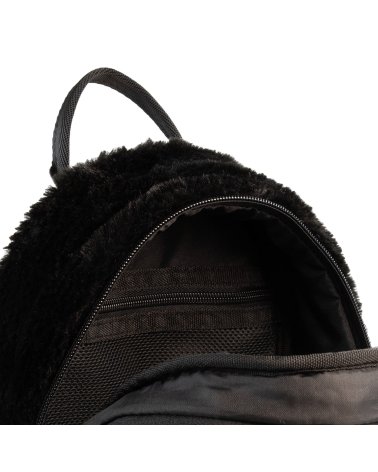 Mochila Nike con bolsillo frontal y cremallera
