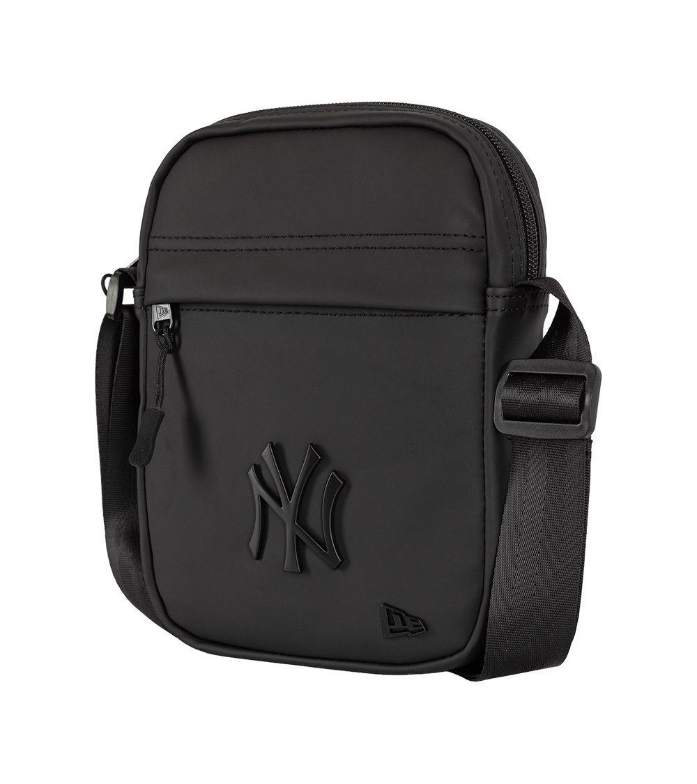 New Era shoulder bag with front pocket