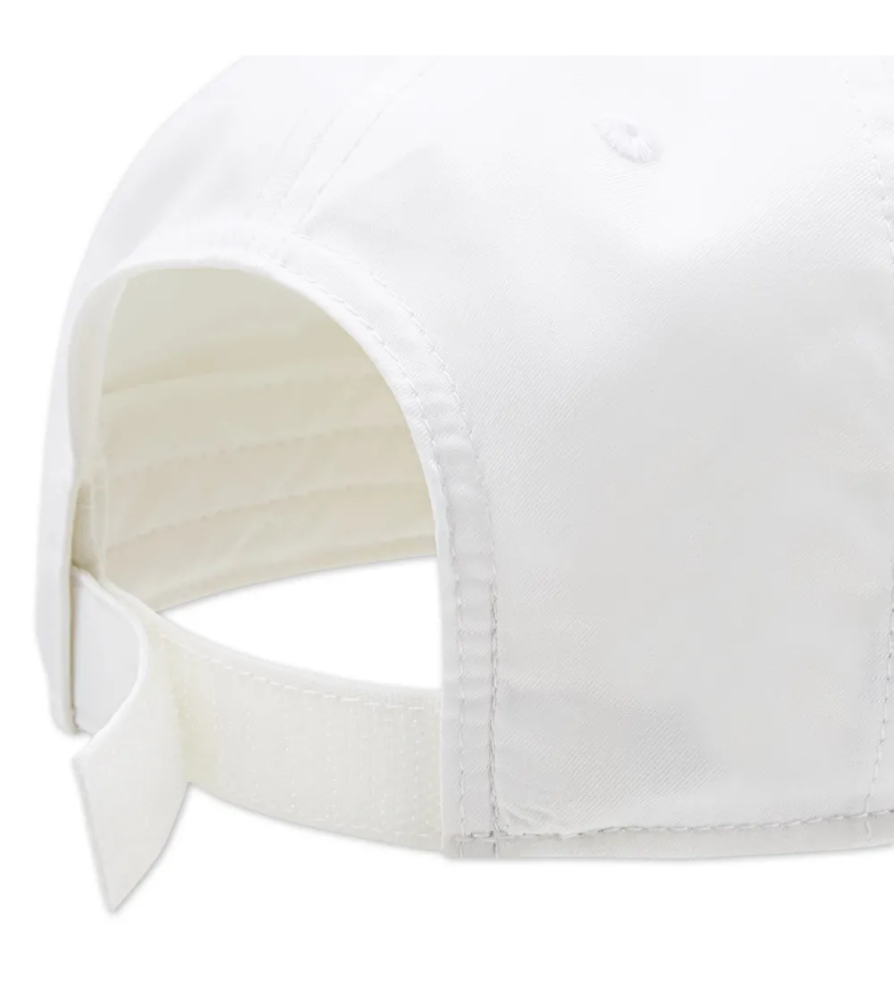 Gorra Nike Dri-Fit Metal Swoosh Club con visera