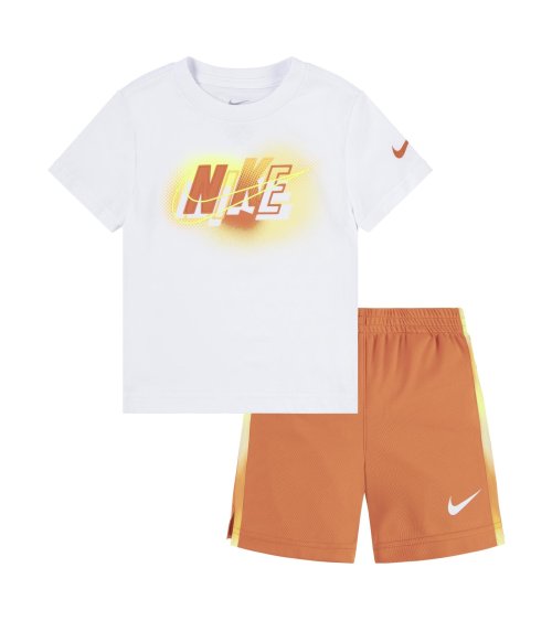 Nike conjunto de camiseta y pantalones cortos para niños