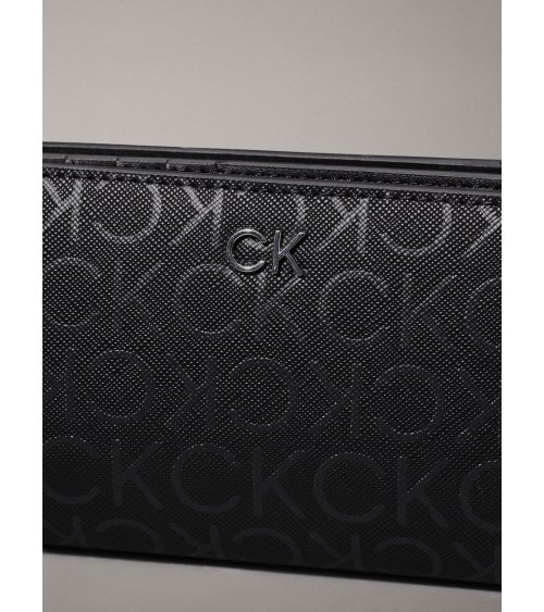 Calvin Klein billetera cremallera con logo