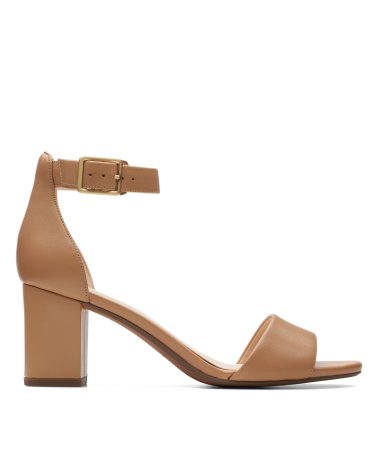 Clarks Deva Mae medium heel shoes