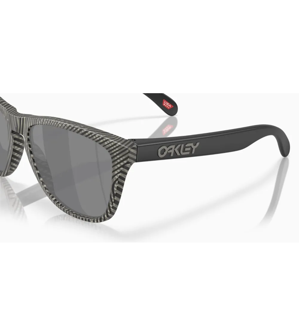 Oakley Frogskins sport sunglasses