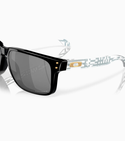Oakley Holbrook XL sporty sunglasses