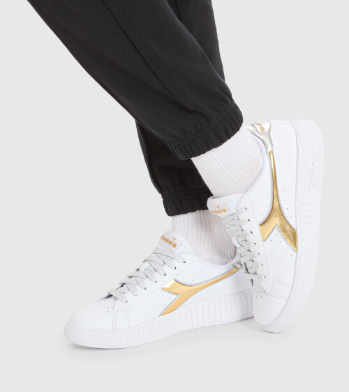 Diadora low sneakers with laces