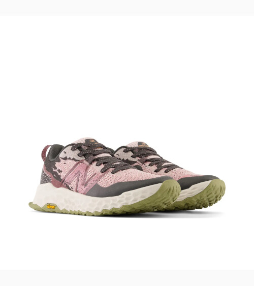 New Balance zapatillas de trail running con suela Vibram
