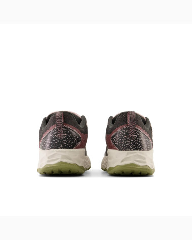 New Balance scarpe trail running con suola Vibram
