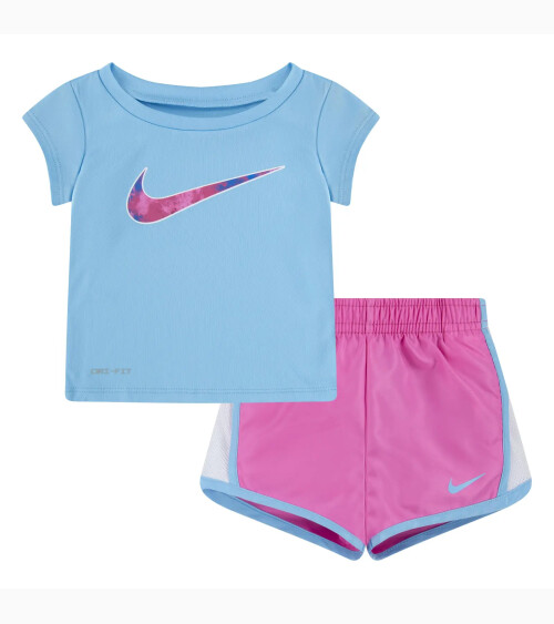 Nike ensemble avec t-shirt et shorts