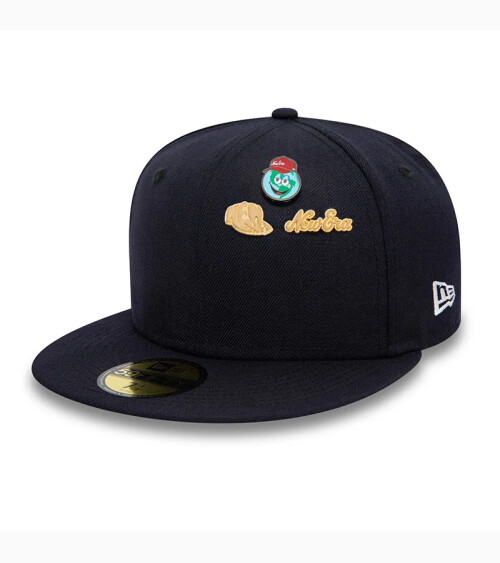 New Era Pins-Set Mütze und Figur