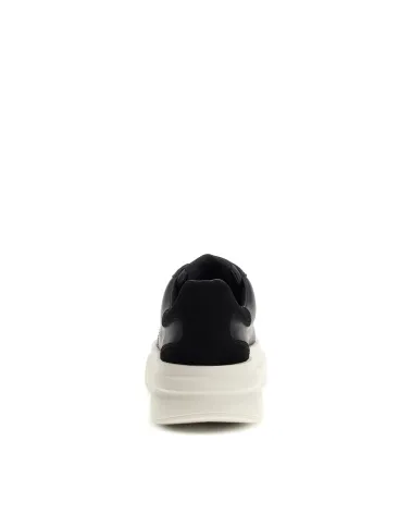 Guess low top sneakers with lace closure