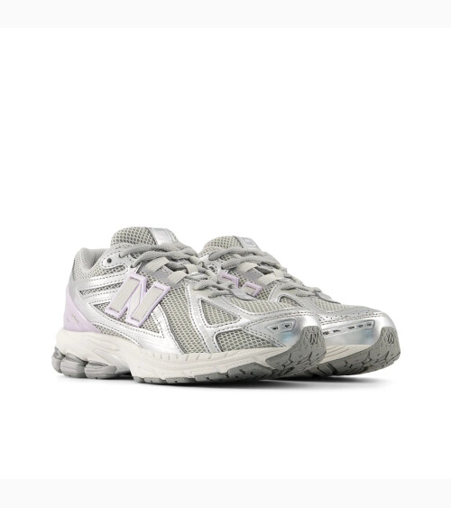 New Balance low top sneakers boys