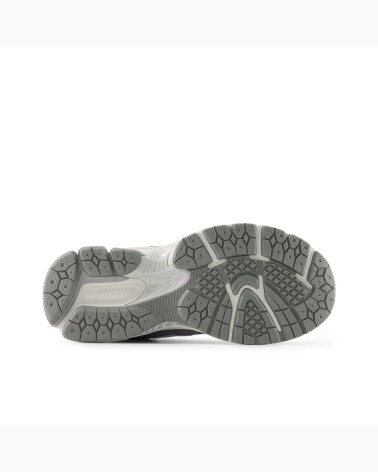 New Balance low top sneakers boys