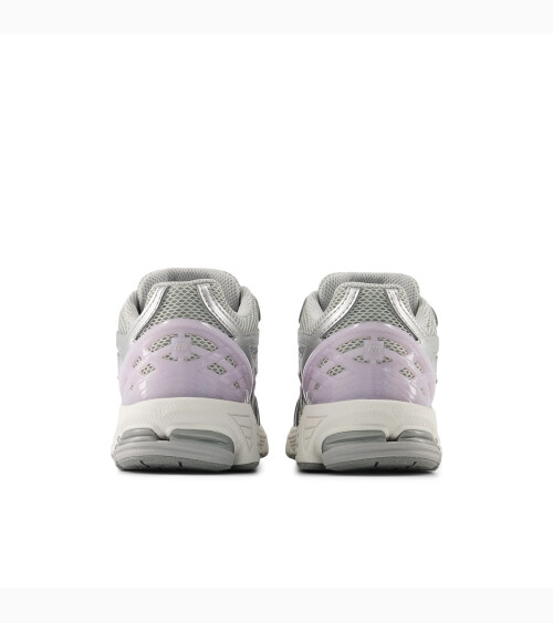 New Balance low top sneakers boys