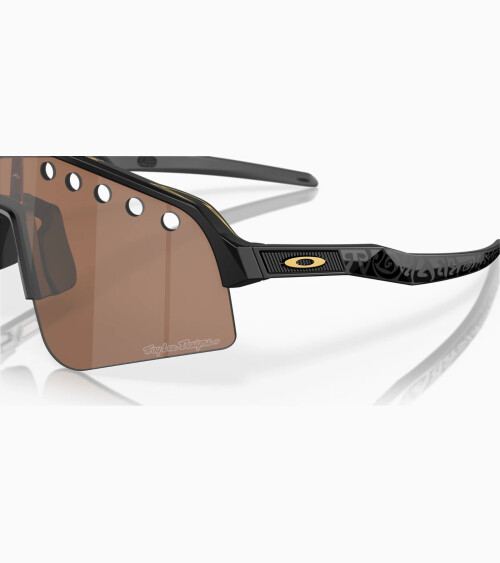 Oakley Sutro Lite Sweep occhiali sole sportivi