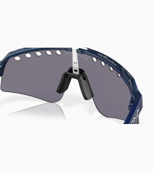 Oakley Sutro Lite Sweep sports sunglasses