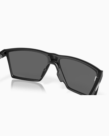 Oakley Futurity sports sunglasses
