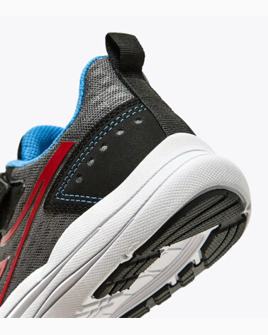 Diadora running shoes with strap closure