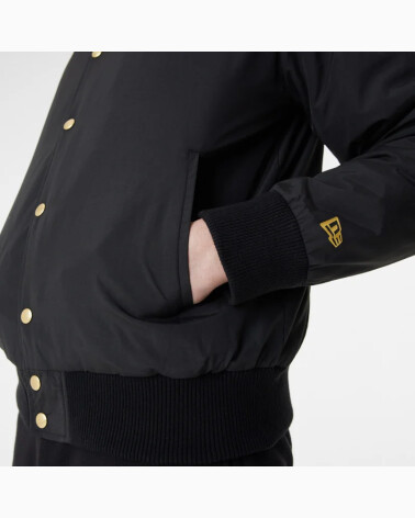 New Era chaqueta logo