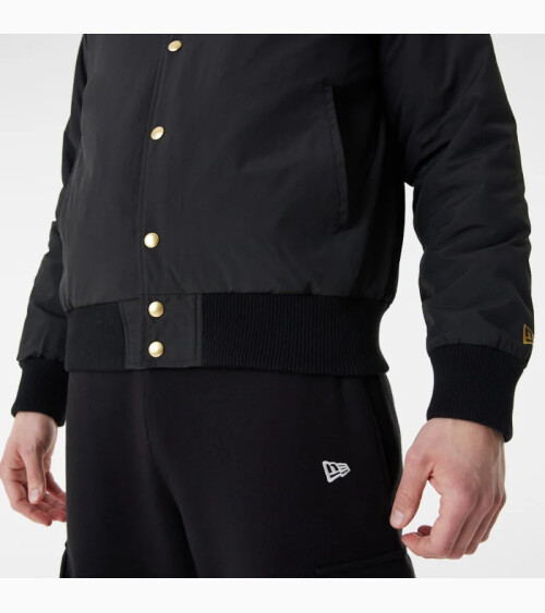 New Era chaqueta logo