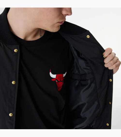 New Era chaqueta logo