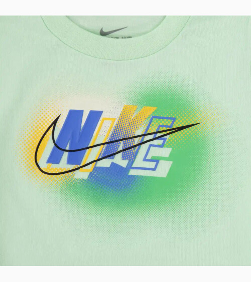 Nike conjunto de camiseta y pantalones para niños