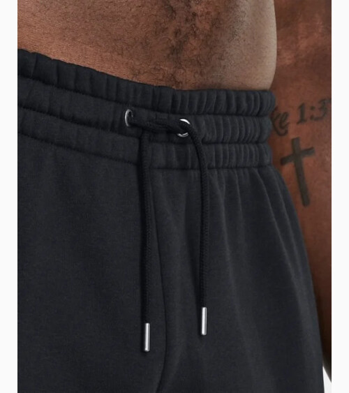 Under Armour cargo pants with pockets