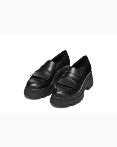 Geox mocasín flecos y suela alta