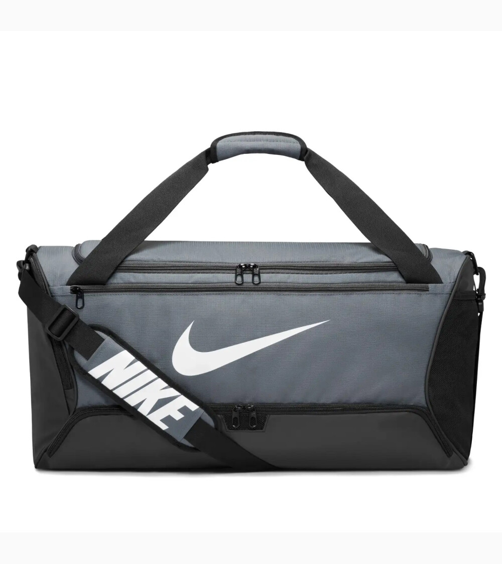 Nike Brasilia 9.5 duffel bag with handles and strap