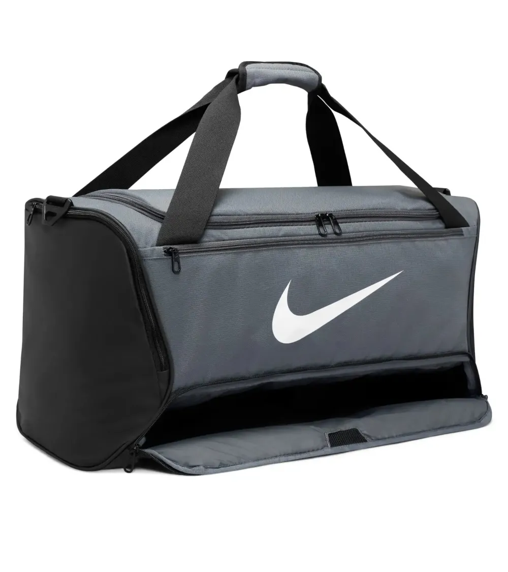 Nike Brasilia 9.5 duffel bag with handles and strap