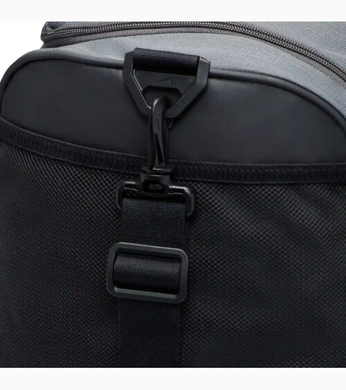 Nike Brasilia 9.5 duffel bag with handles and strap