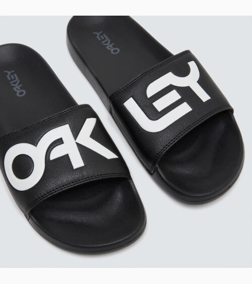 Chanclas Oakley con suela plana